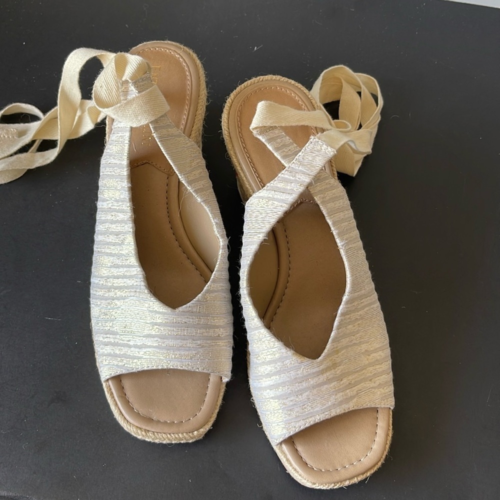 Enzo Angiolini Portlyn Natural Espadrille Wedge Sandals. Size 7.5. D650/A